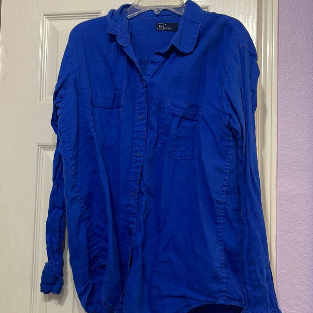 Women’s Gap Button Down Shirt size Medium